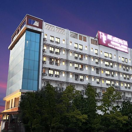 Regenta Central Noida Exterior foto