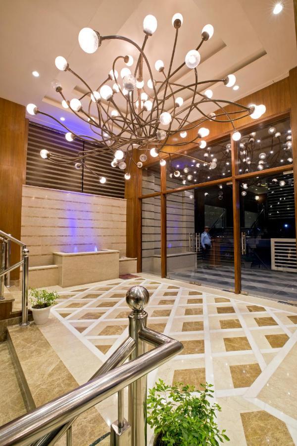 Regenta Central Noida Exterior foto