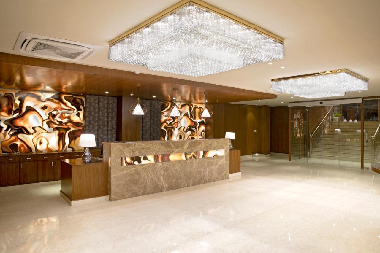 Regenta Central Noida Exterior foto
