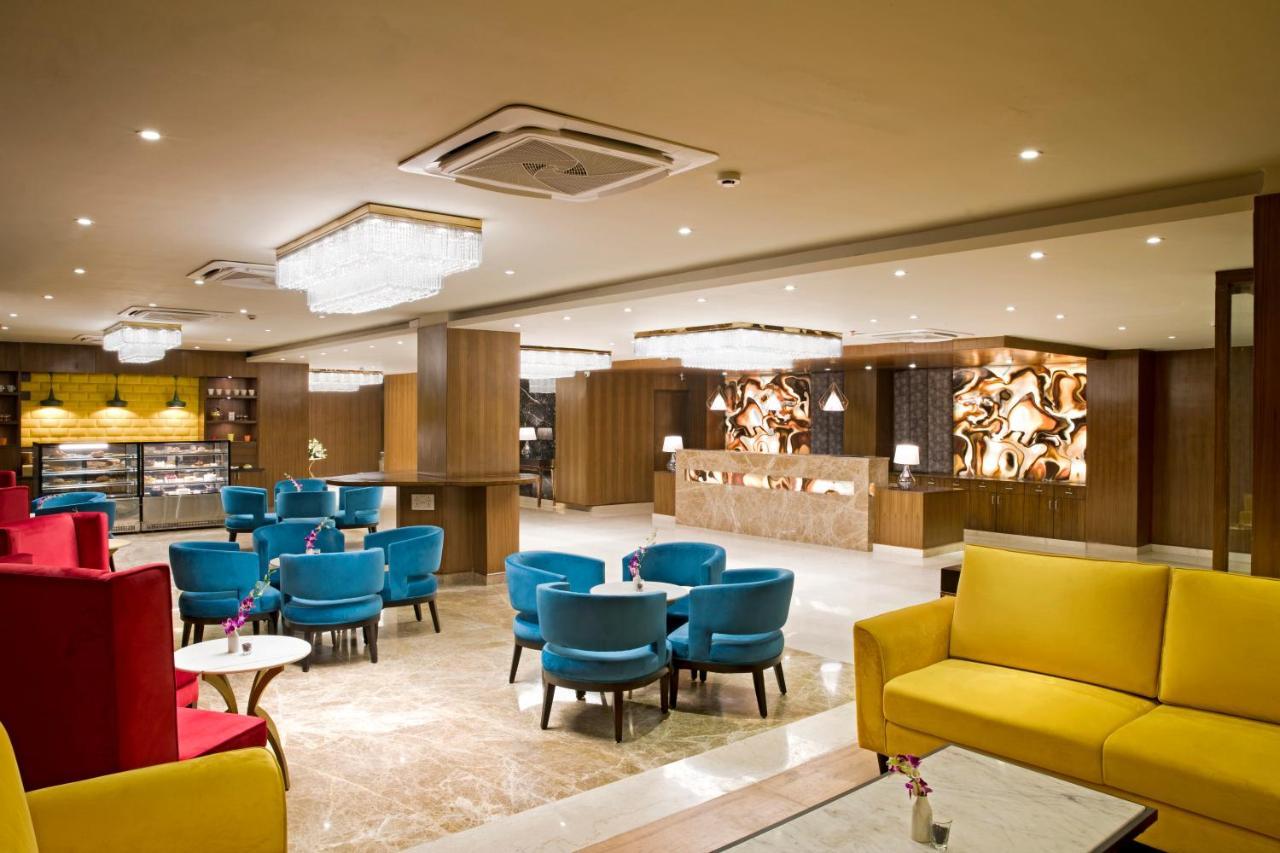 Regenta Central Noida Exterior foto