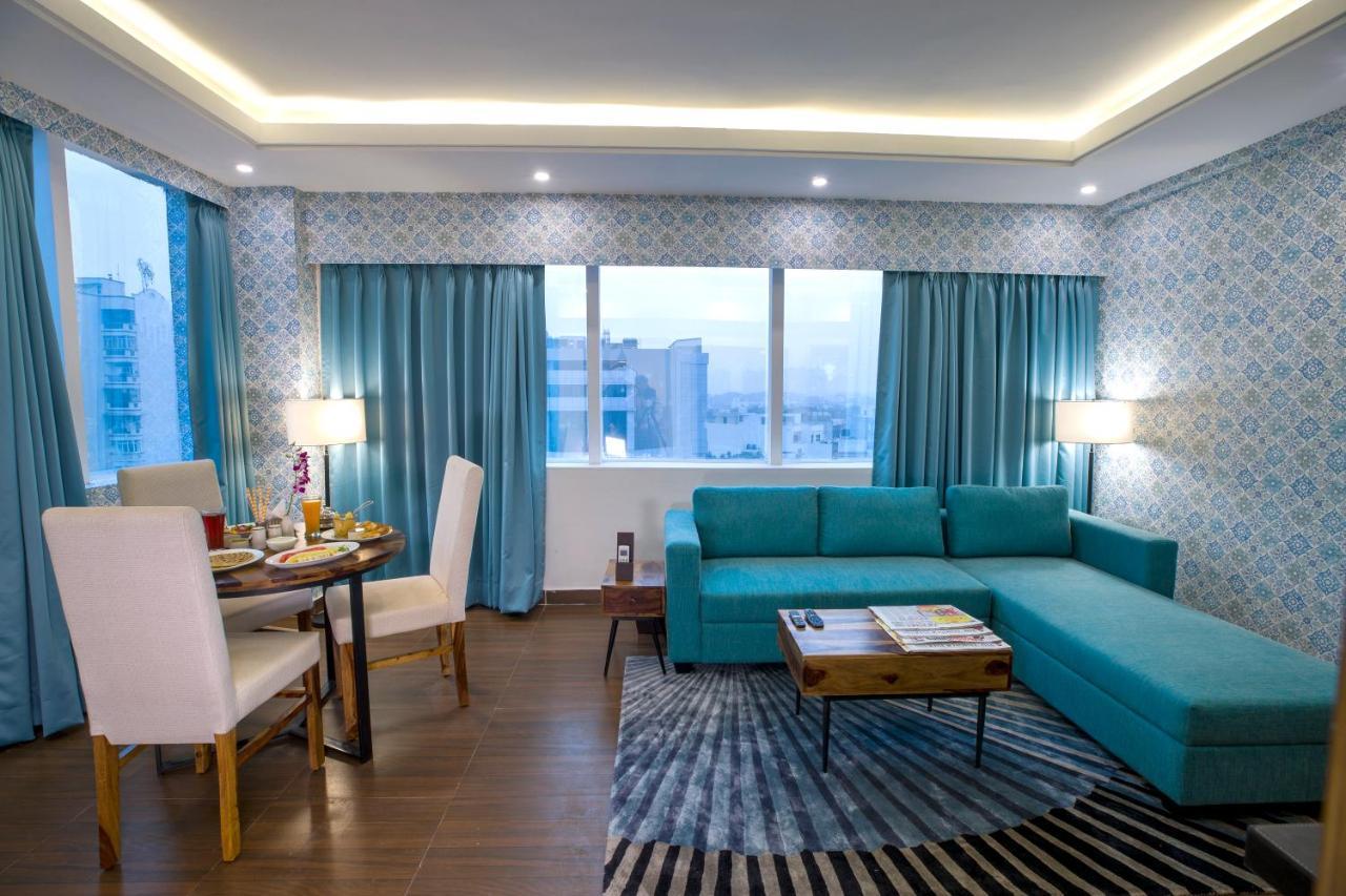 Regenta Central Noida Exterior foto