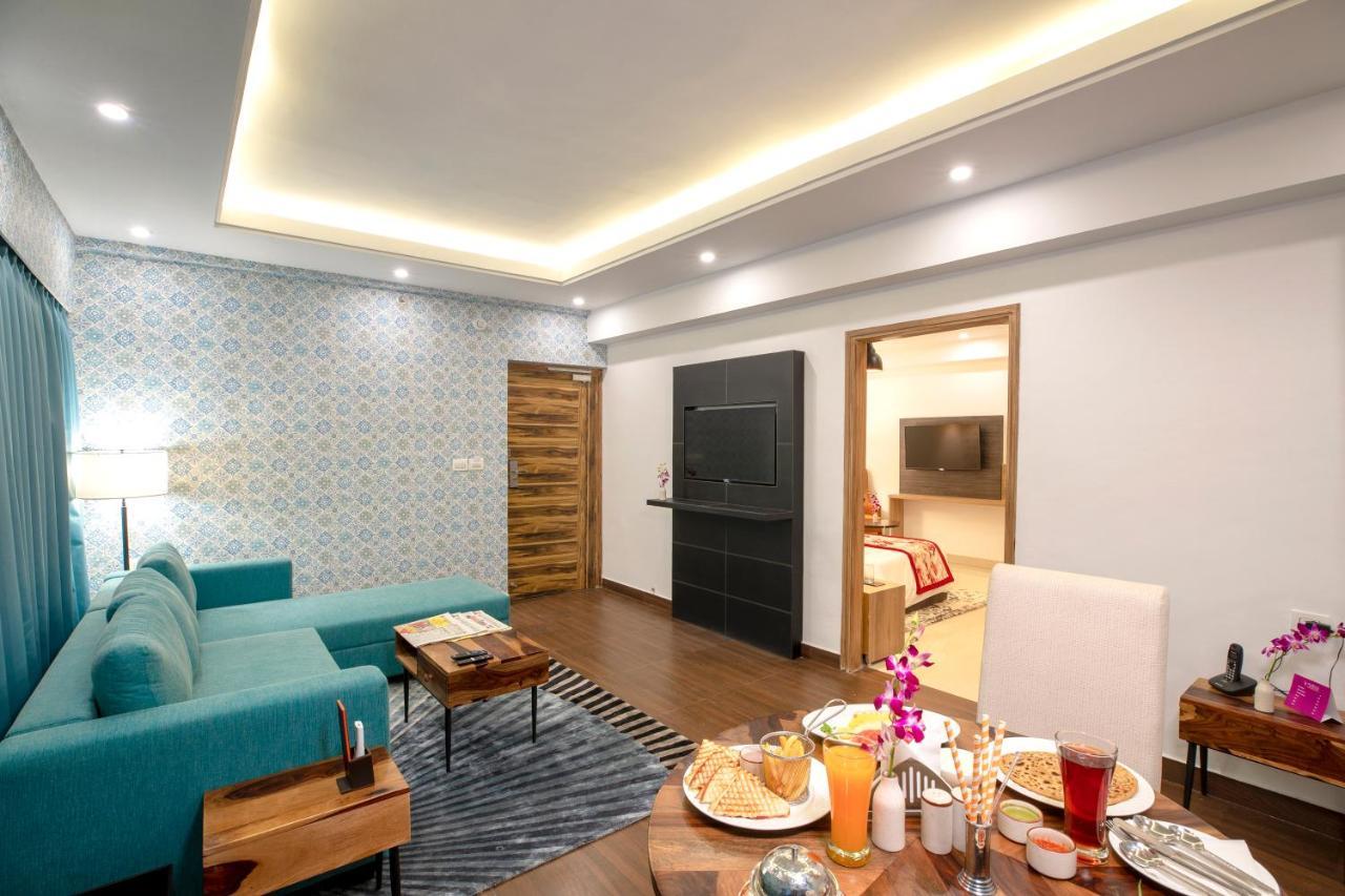 Regenta Central Noida Exterior foto