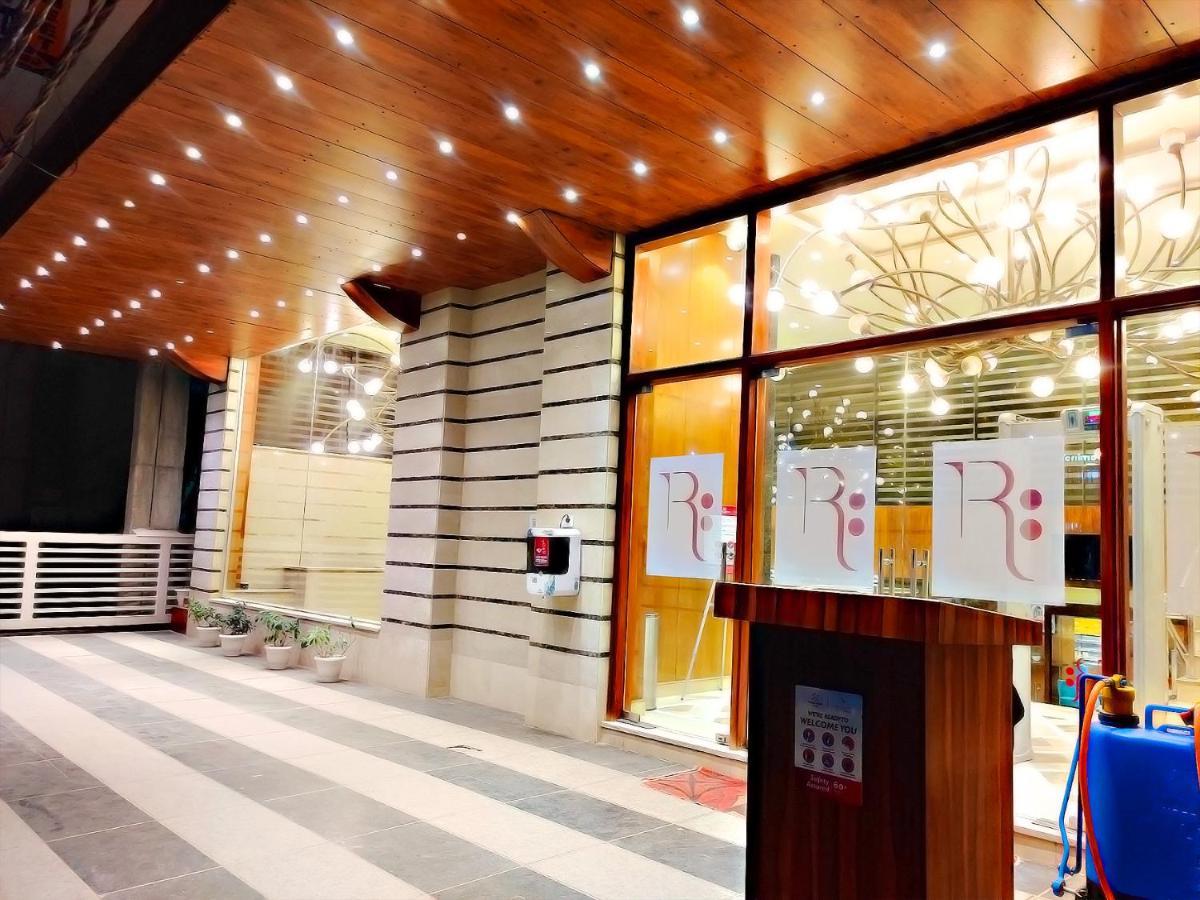 Regenta Central Noida Exterior foto