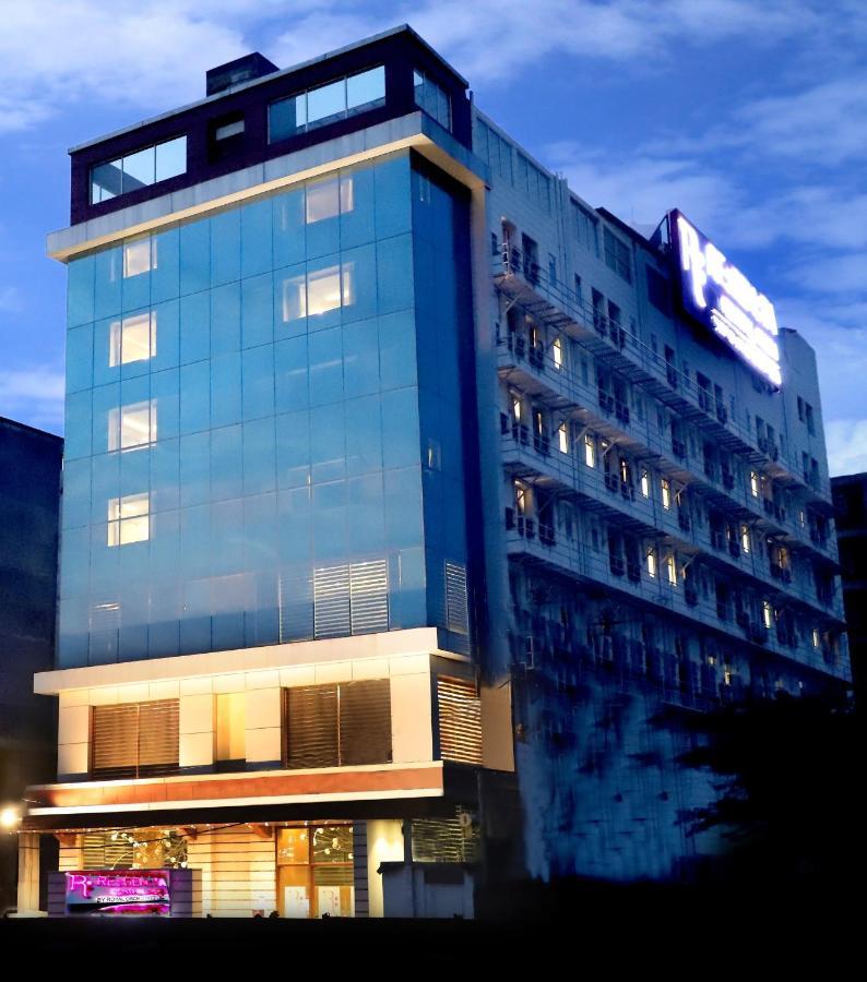 Regenta Central Noida Exterior foto