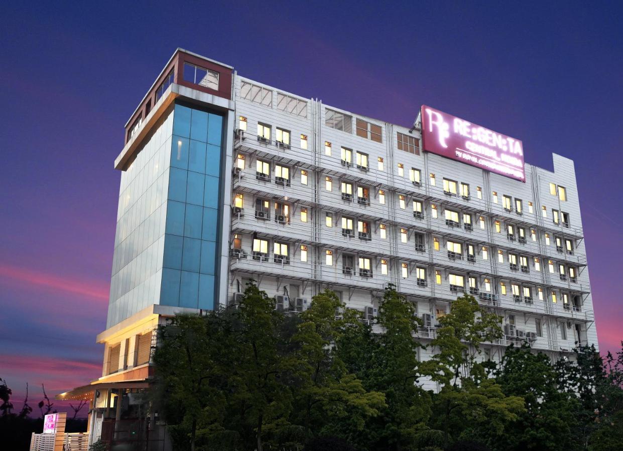 Regenta Central Noida Exterior foto