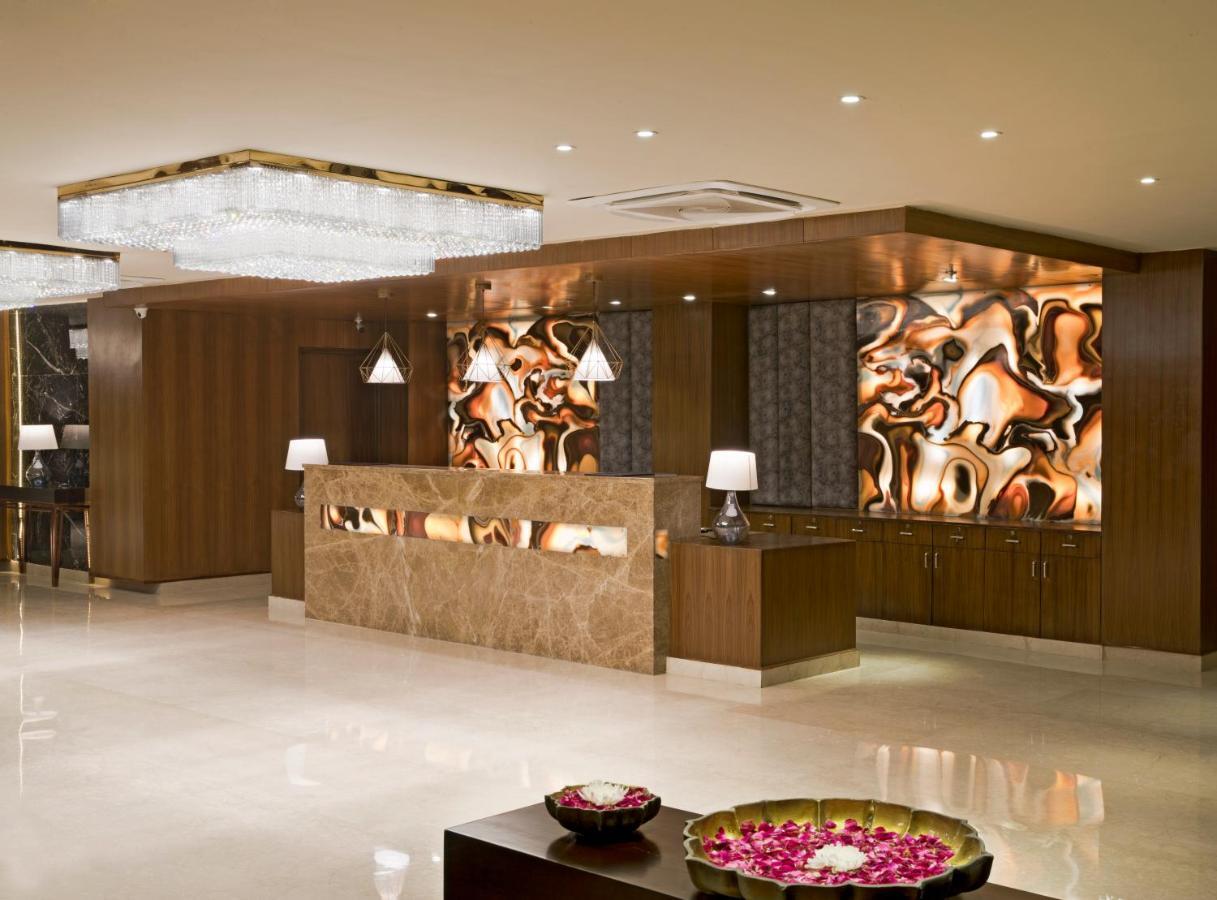 Regenta Central Noida Exterior foto