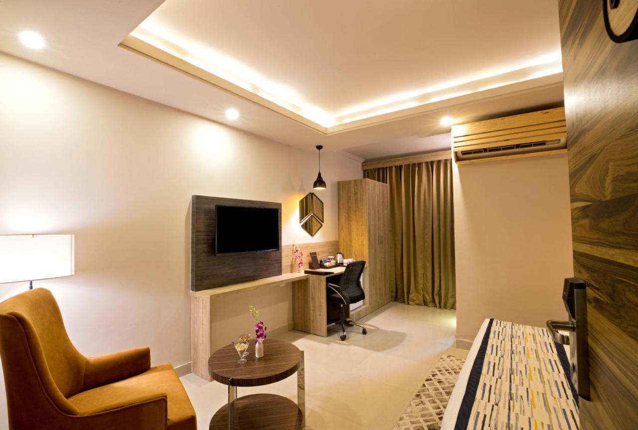 Regenta Central Noida Exterior foto